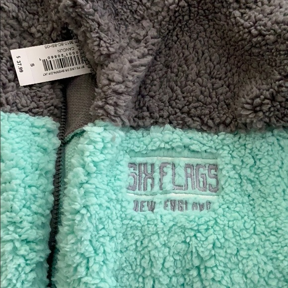 Six Flags Sherpa zip up - Picture 2 of 4